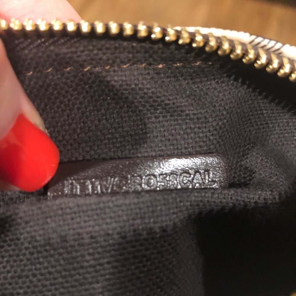 BURBERRY Vintage Check Leather Barrel Bag, NWOT - Picture 8 of 15